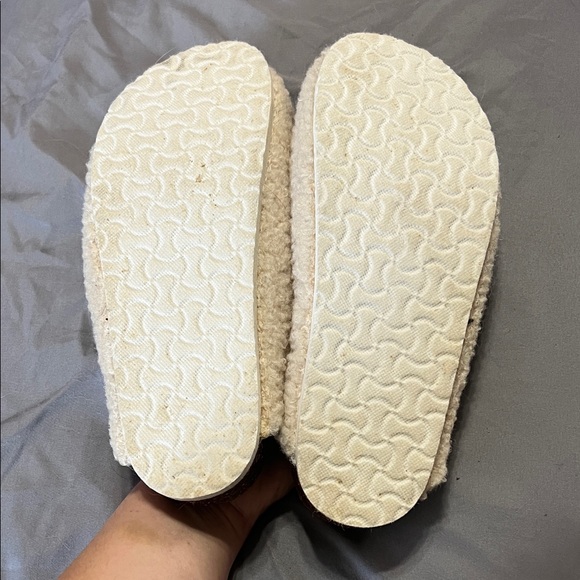 Sherpa Slippers - Picture 2 of 4